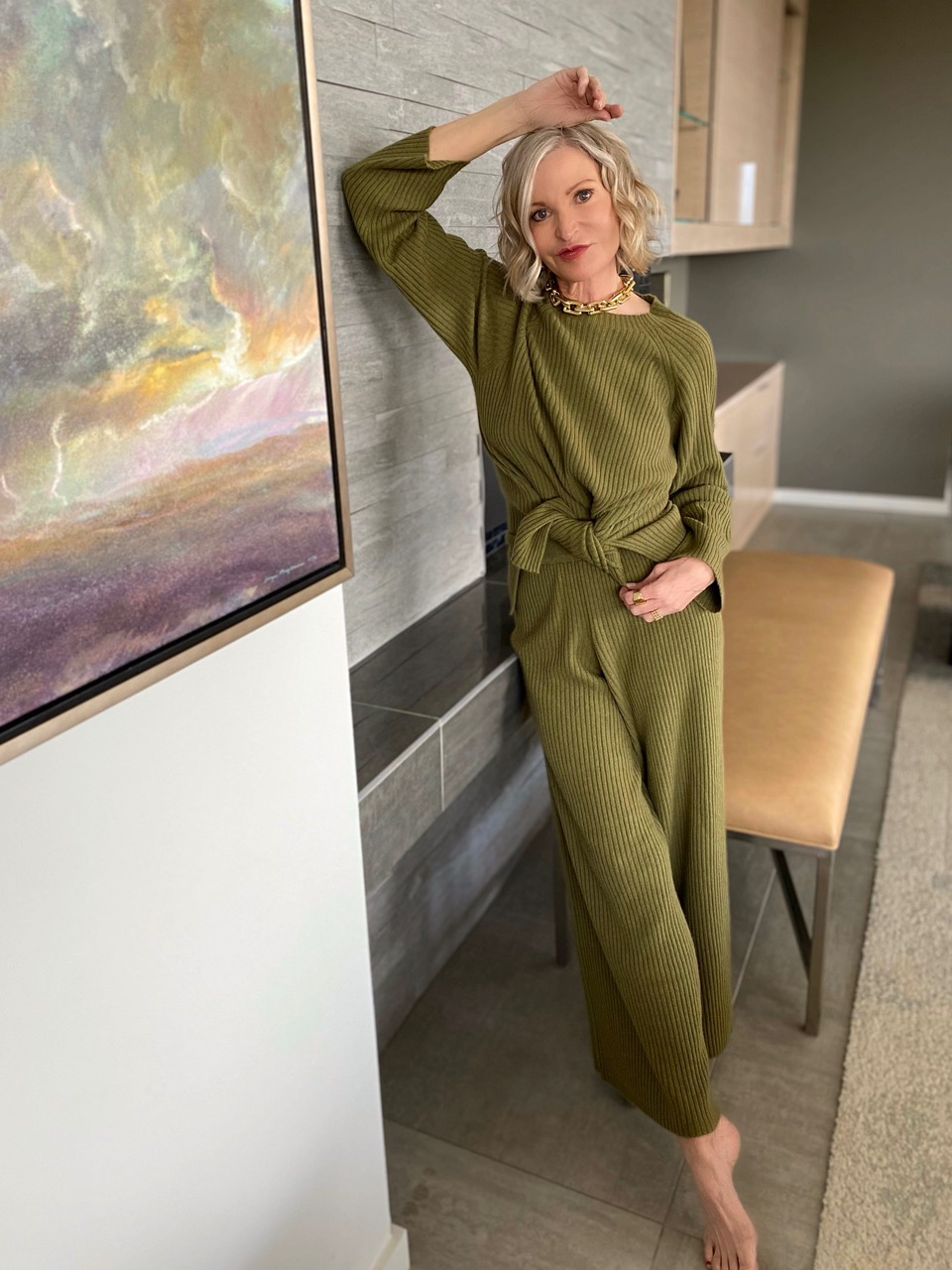 Lifestyle Influencer, Jamie Lewinger of More Than Turquoise, wearing NAP cashmere loungewear in olive.