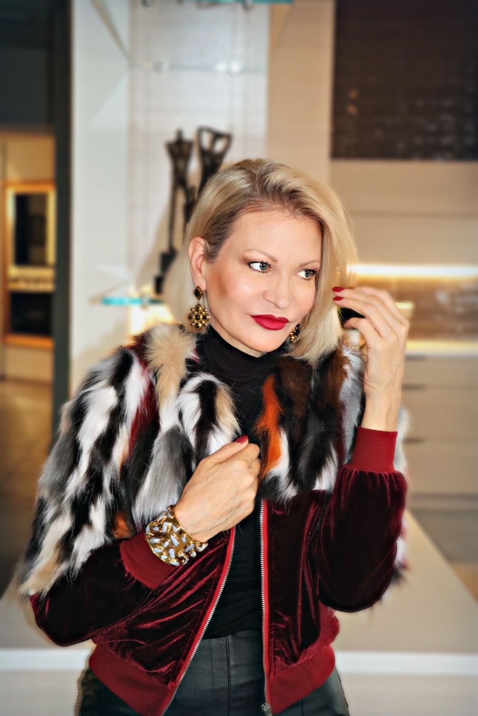 lifestyle Influencer, Jamie Lewinger of More Than Turquoise, wearing the Harrill cuff by Addison Weeks 