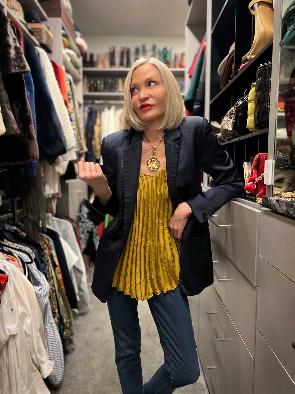 Lifestyle Influencer, Jamie Lewinger of More Than Turquoise wearing rented blazer from Armoire Style 