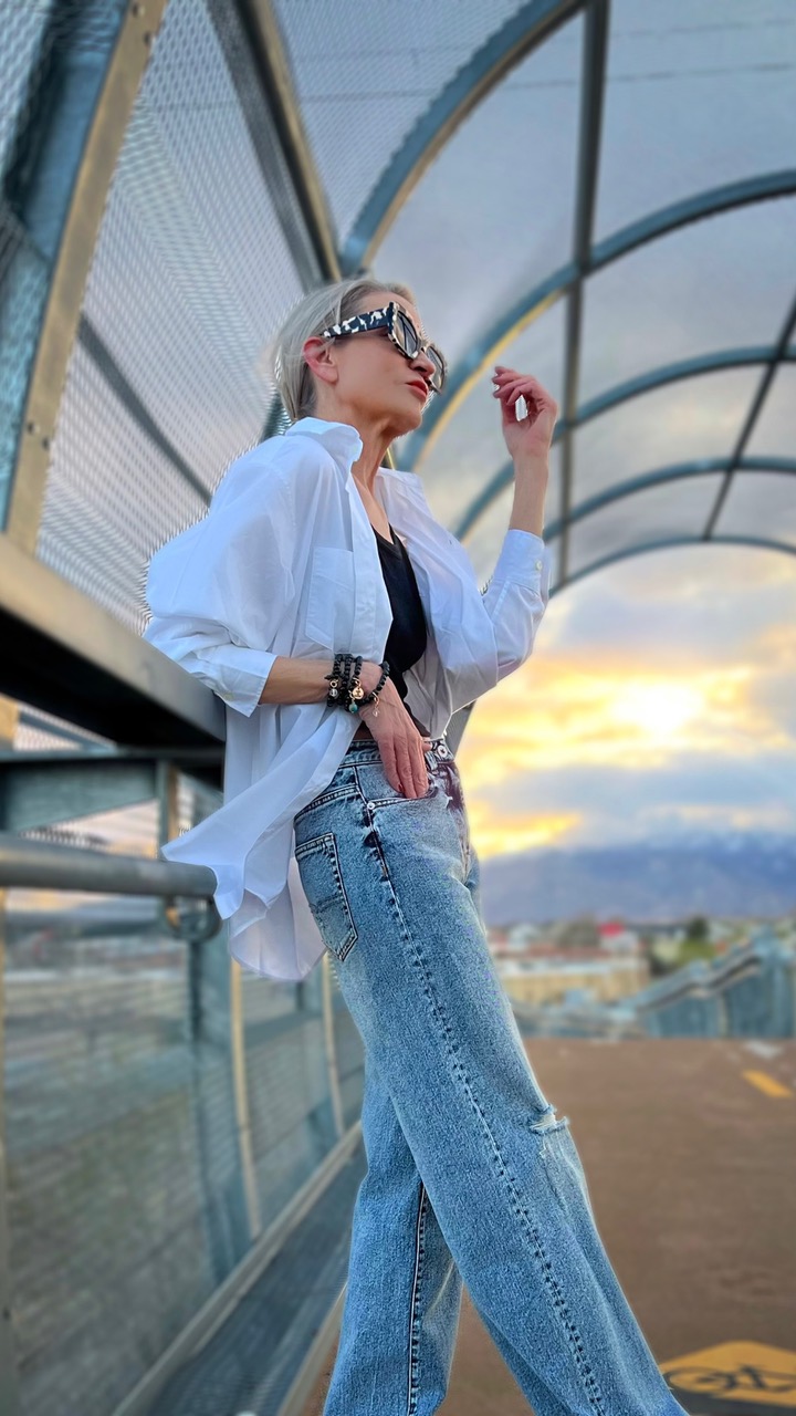 Lifestyle Influencer, Jamie Lewinger of More Than Turquoise wearing Low & Loose Gwen Sanded jeans for Buffalo Denim
