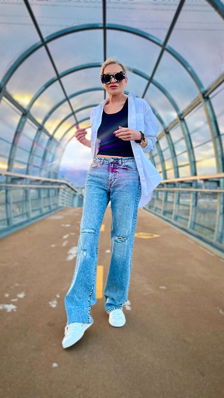 Lifestyle Influencer, Jamie Lewinger of More Than Turquoise wearing Low & Loose Gwen Sanded jeans for Buffalo Denim in Indigo 