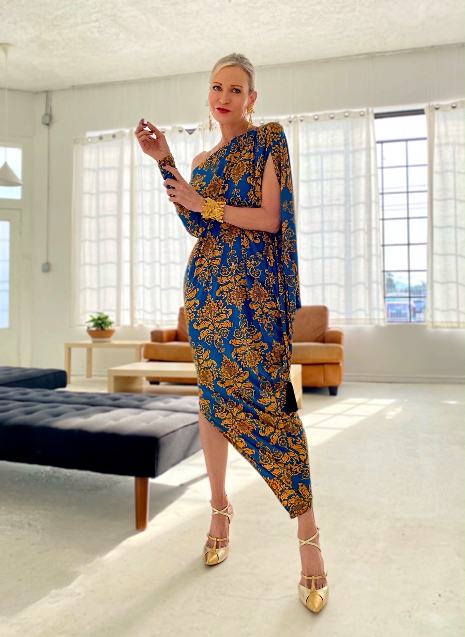 Lifestyle Influencer, Jamie Lewinger of More Than Turquoise, wearing the Jenny Sleeve Dress from Coldesina 