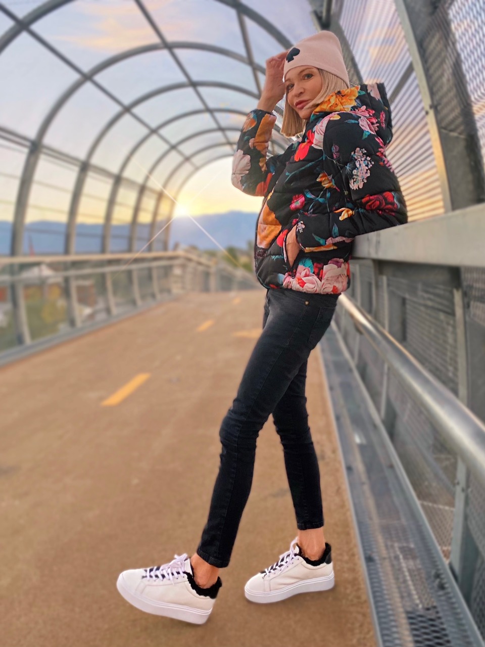 Lifestyle Influencer, Jamie Lewinger of More Than Turquoise, wearing a floral puffer jacket from Coldesina Designs 