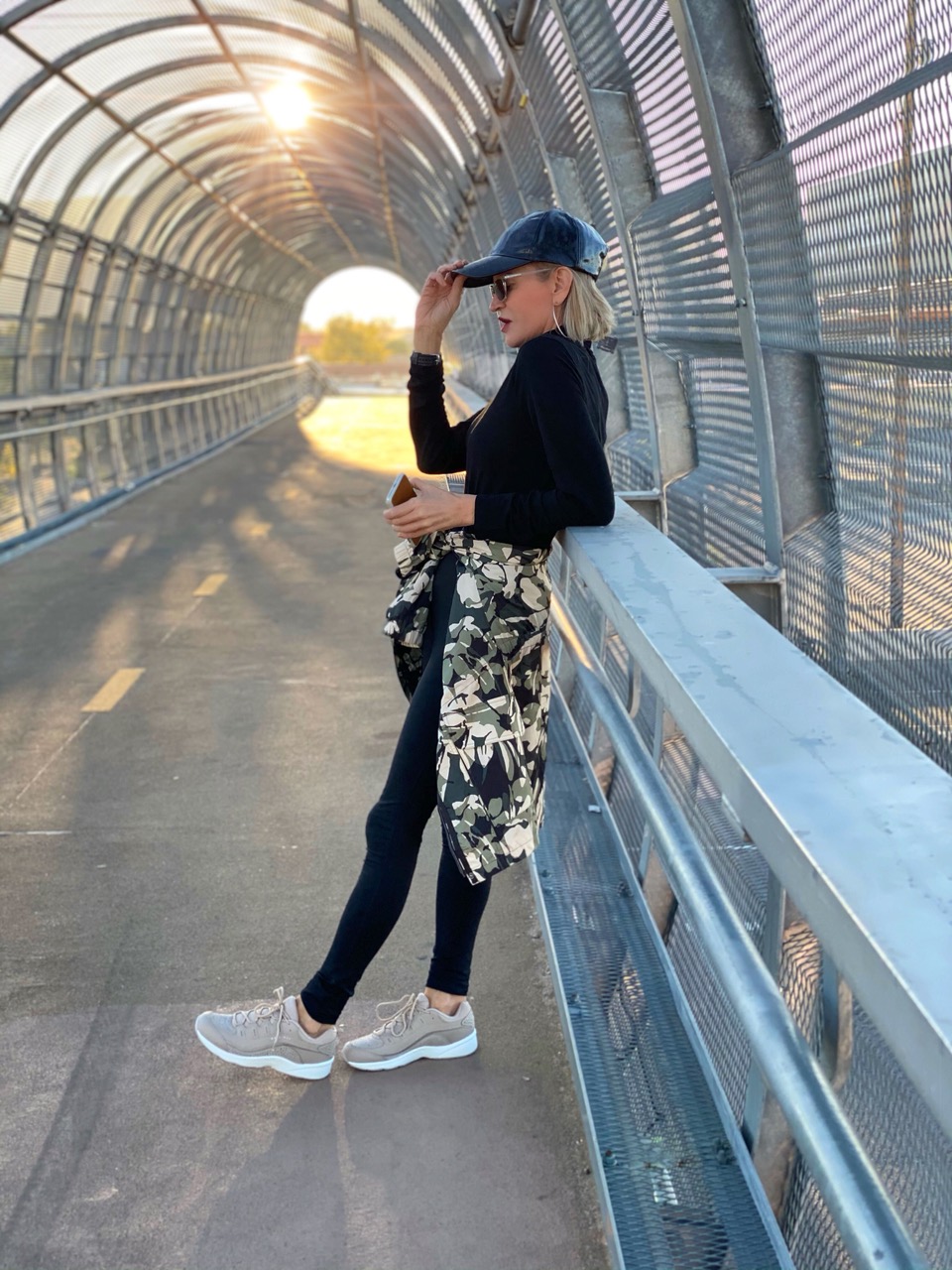 Lifestyle Influencer, Jamie Lewinger of More Than Turquoise, wearing the Debbie Allen Romy from Easy Spirit shoes