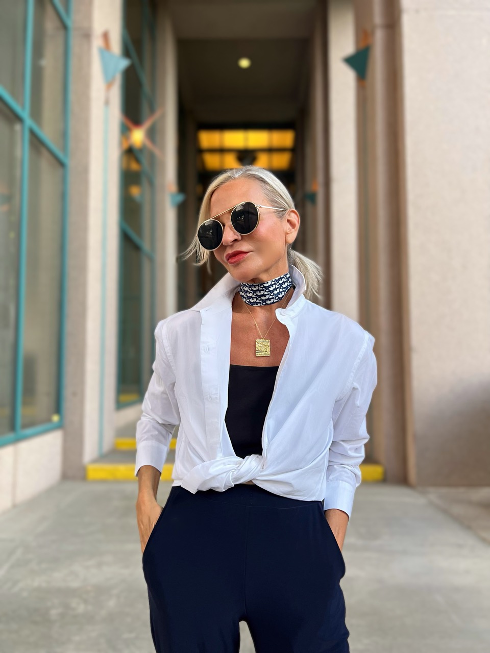 Lifestyle Influencer, Jamie Lewinger of More Than Turquoise wearing Classic crisp shirt from Franne Golde