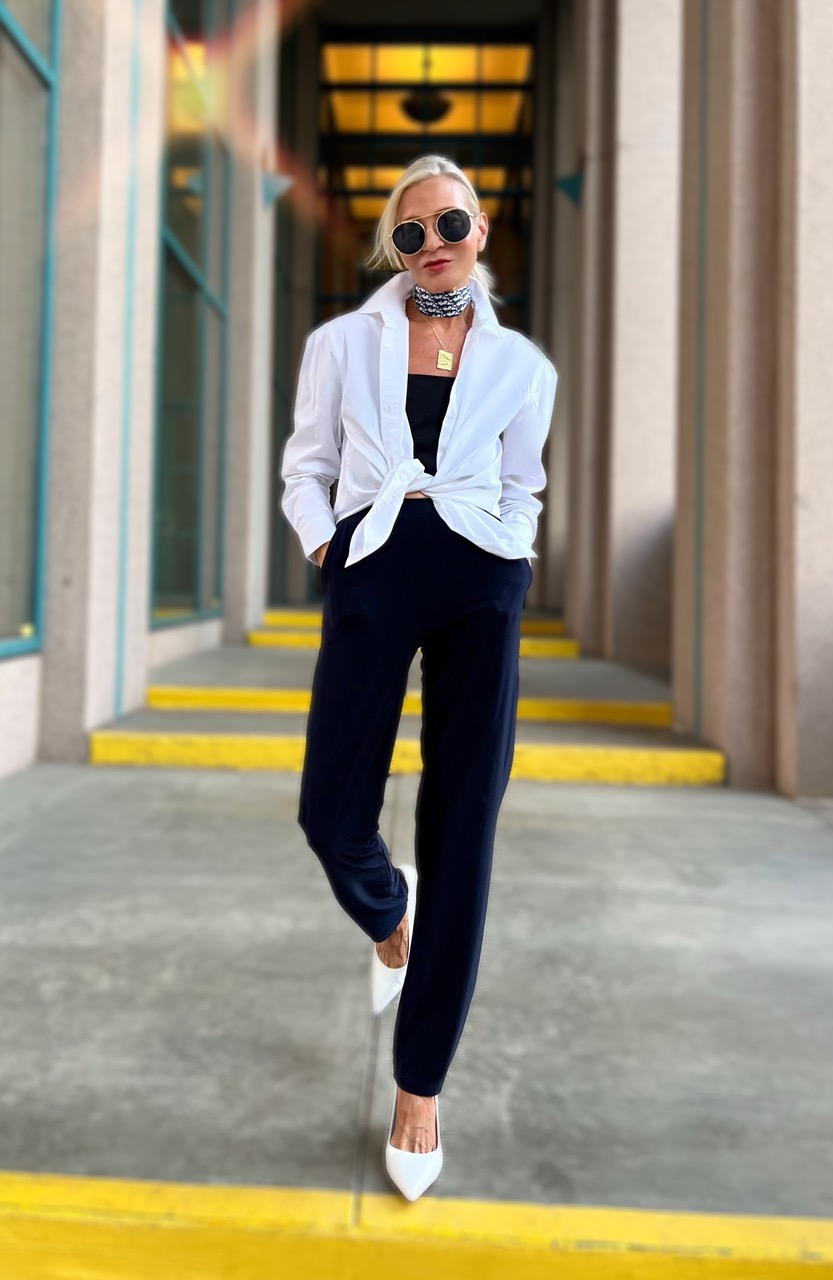 Lifestyle Influencer, Jamie Lewinger of More Than Turquoise wearing Essential Slim Pant from Franne Golde in navy 