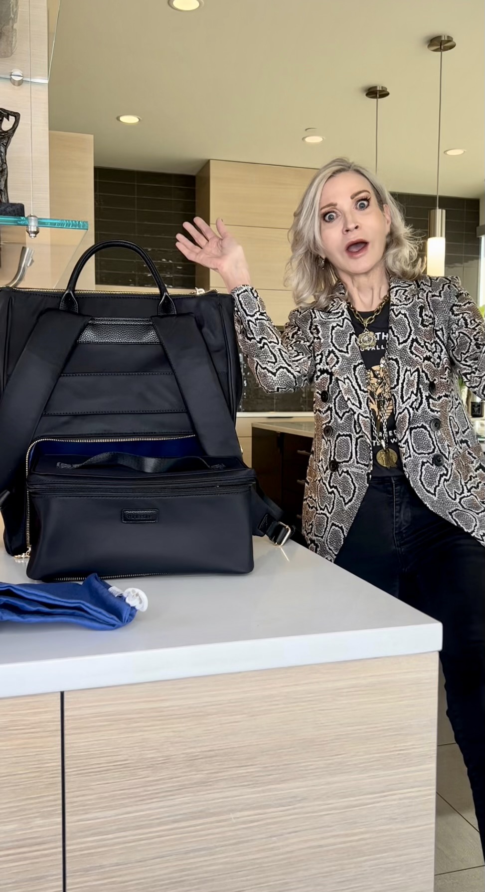 Lifestyle Influencer, Jamie Lewinger of More Than Turquoise with  the MinkeeBlue Amber backpack in black 