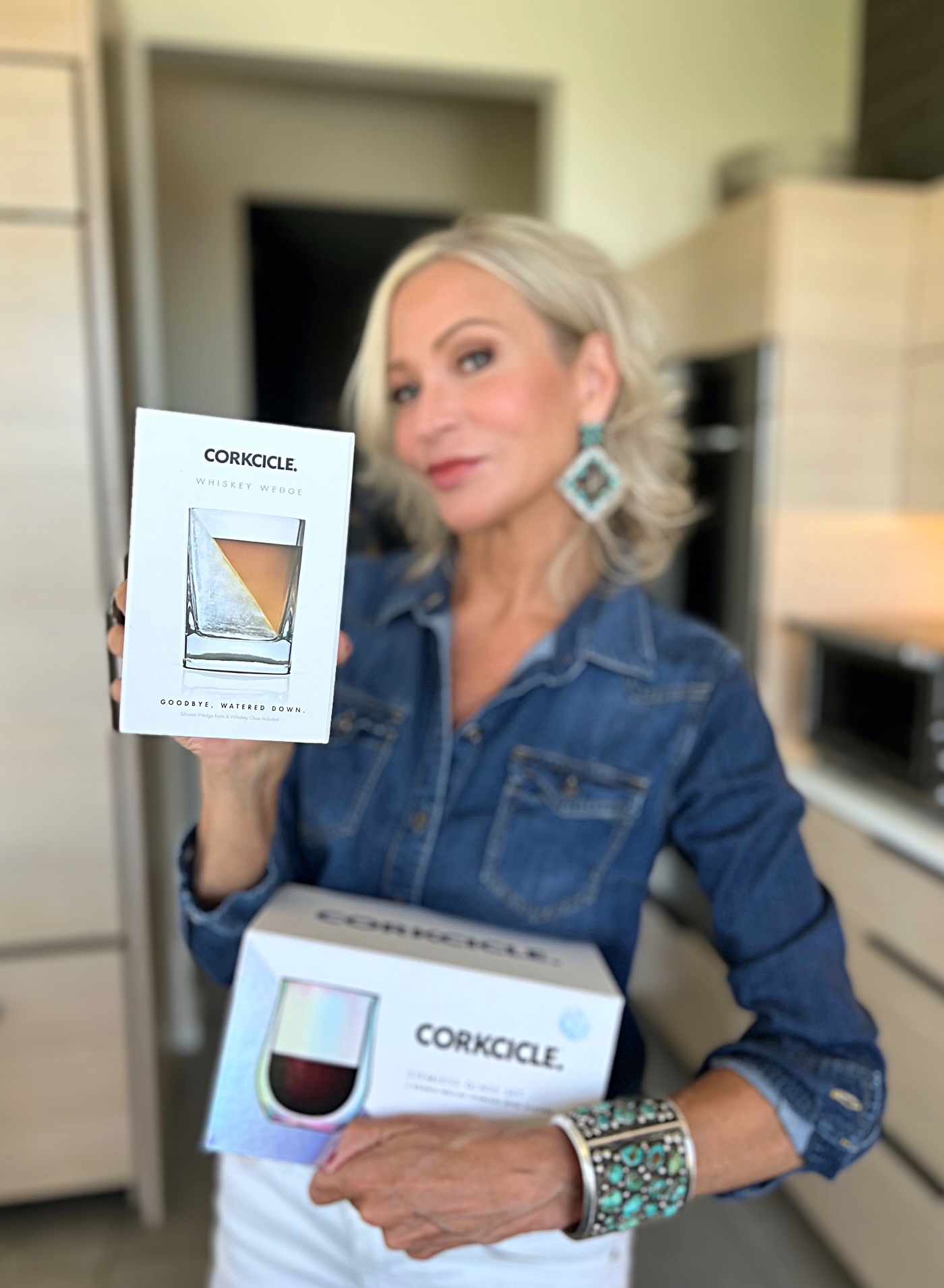 Lifestyle Influencer, Jamie Lewinger of More Than Turquoise with Corkcicle products