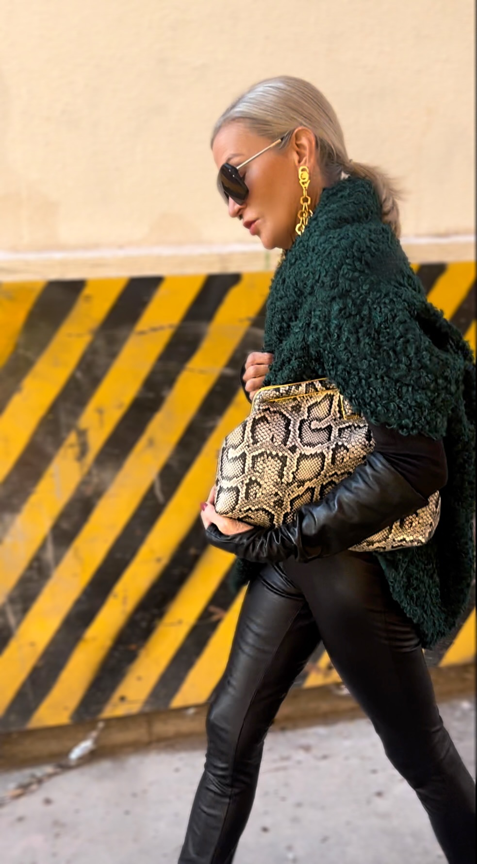lifestyle influencer, Jamie Lewinger of More Than Turquoise wearing Eva Franco emerald cardigan 