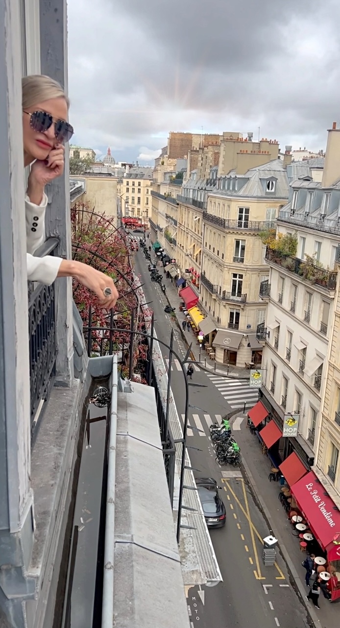 Lifestyle Influencer, Jamie Lewinger on More Than Turquoise at Hotel Mansart in Paris 