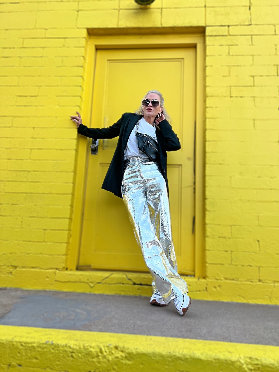 Lifestyle Influencer, Jamie Lewinger of More Than Turquoise wearing converse platform sneakers