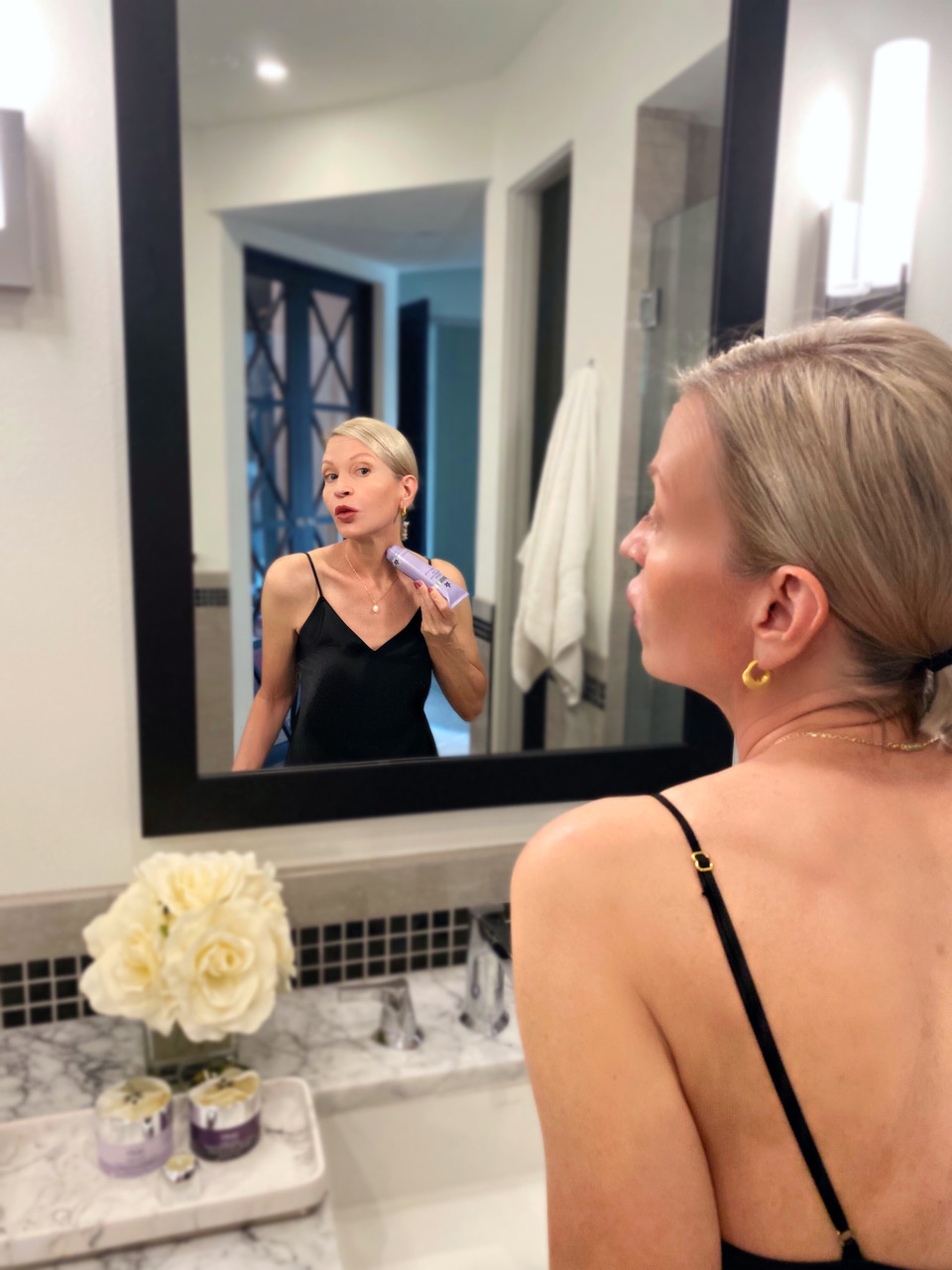 Lifestyle Influencer, Jamie Lewinger of More Than Turquoise using Prai Beauty Ageless throat & Decolletage Serum