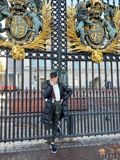 Lifestyle Influencer, Jamie Lewinger of More Than Turquoise at Buckingham Palace London 
