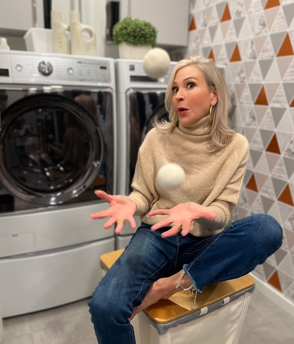 lifestyle influencer, Jamie Lewinger of More Than Turquoise with The L'AVANT Collective wool dryer balls 