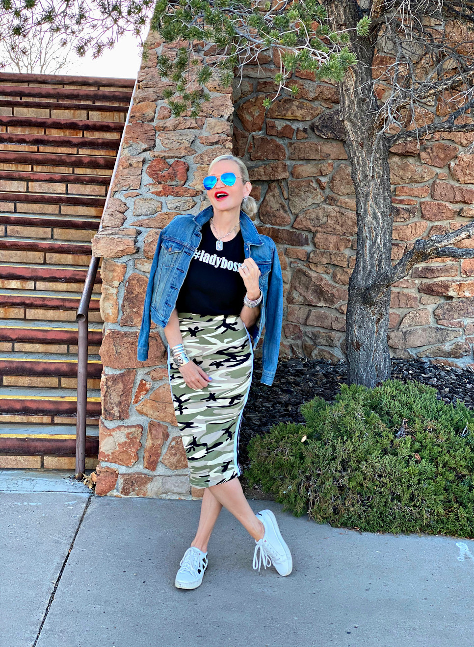lifestyle Influencer, Jamie Lewinger of More Than Turquoise, wearing Verdusa casual waist body con skirt