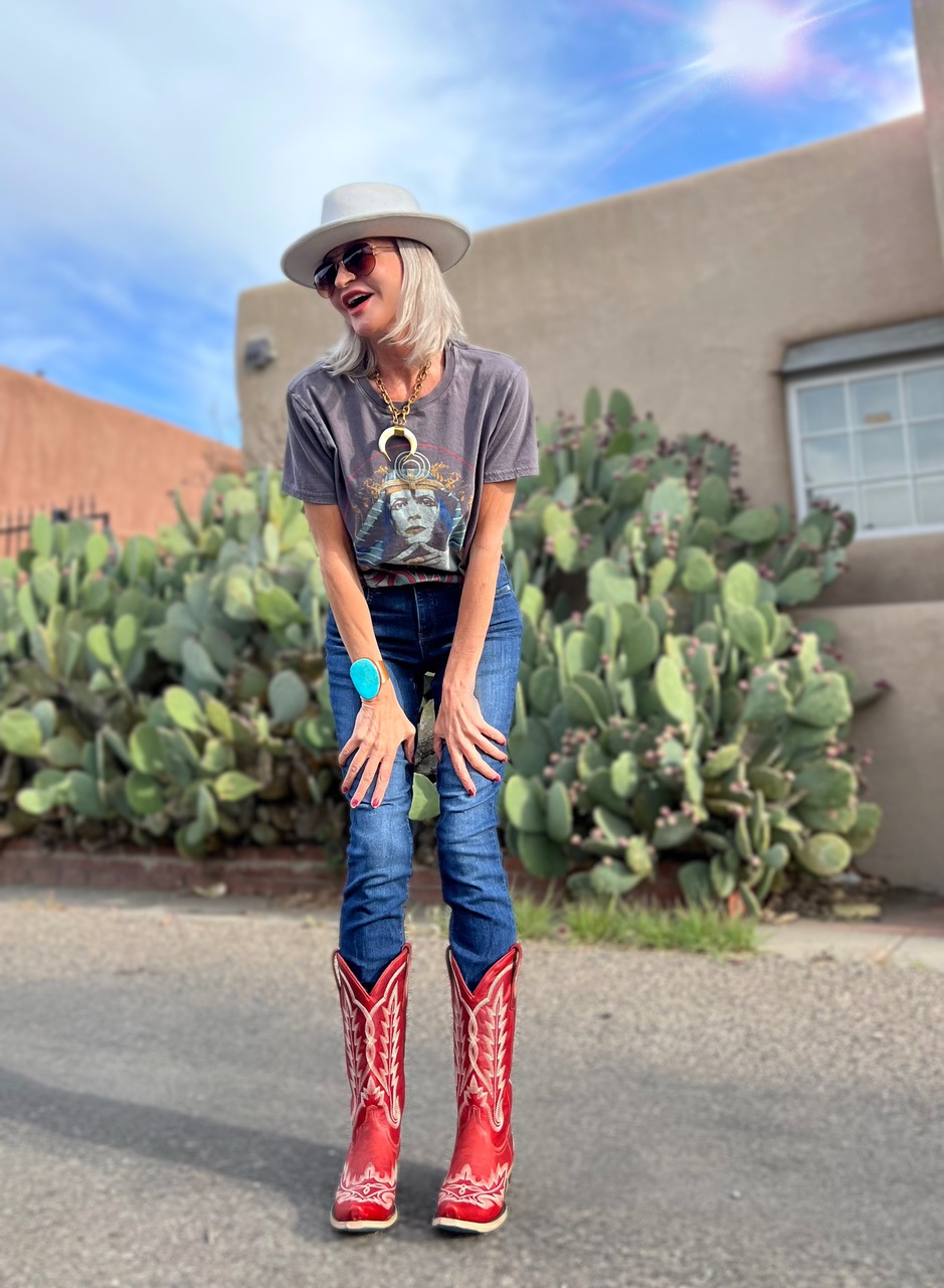 Lifestyle Influencer, Jamie Lewinger of More Than Turquoise wearing NYDJ 