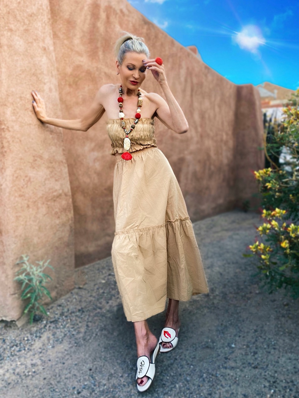 Lifestyle Influencer, Jamie Lewinger of More Than Turquoise, wearing two piece khaki set from SheIn