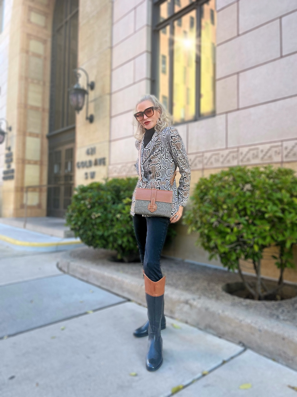 Lifestyle Influencer, jamie lewinger of More Than turquoise wearing Leanne crossbody bag from Modus Rio 