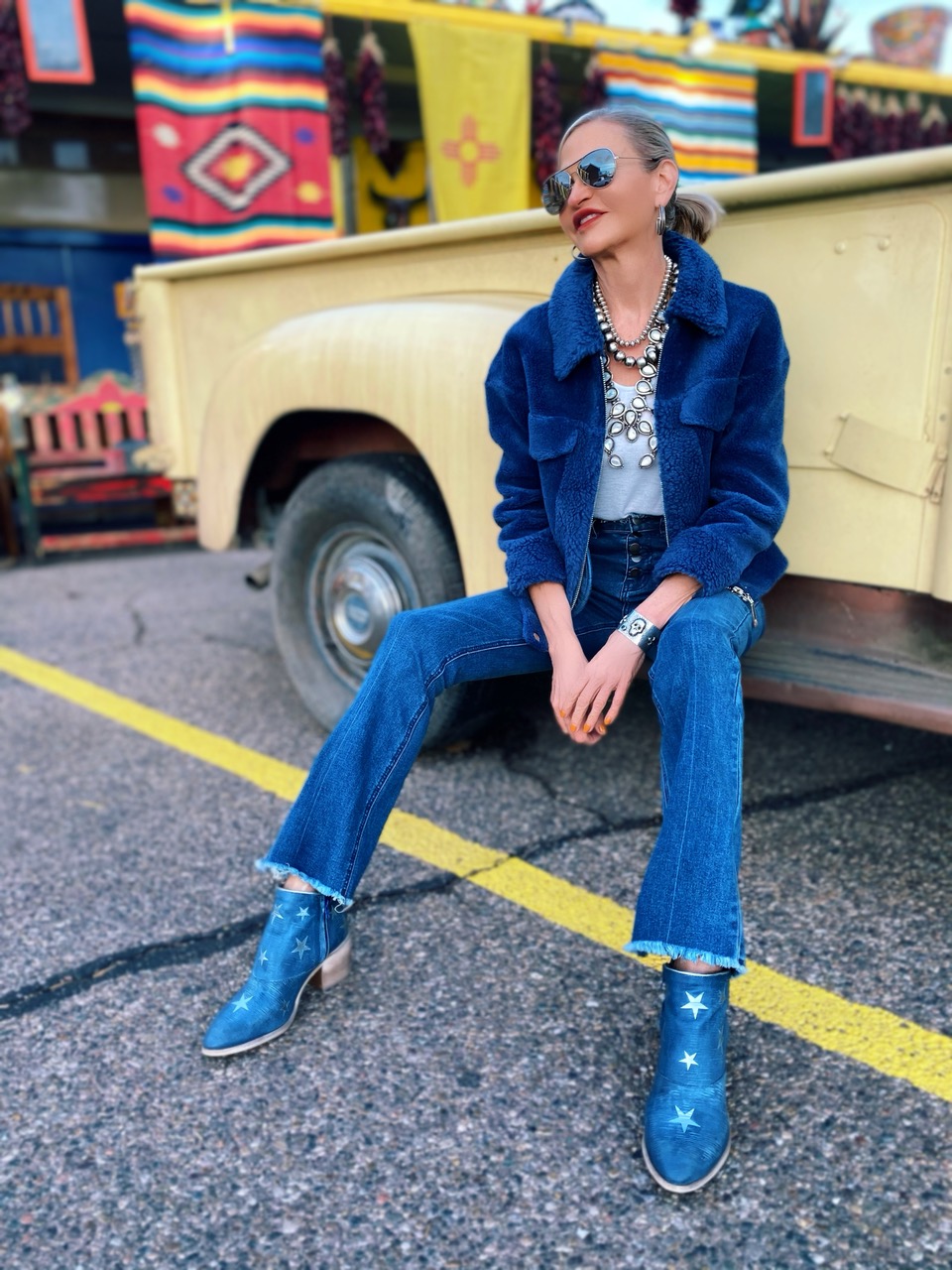 Lifestyle Influencer, Jamie Lewinger of More Than Turquoise wearing SheIn O-Ring zip teddy jacket 
