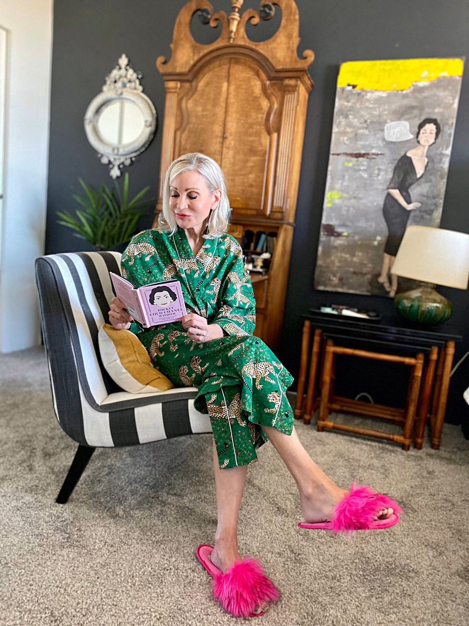 Lifestyle Influencer, Jamie Lewinger of More Than Turquoise, wearing Bagheera Flannel robe from Printfresh
