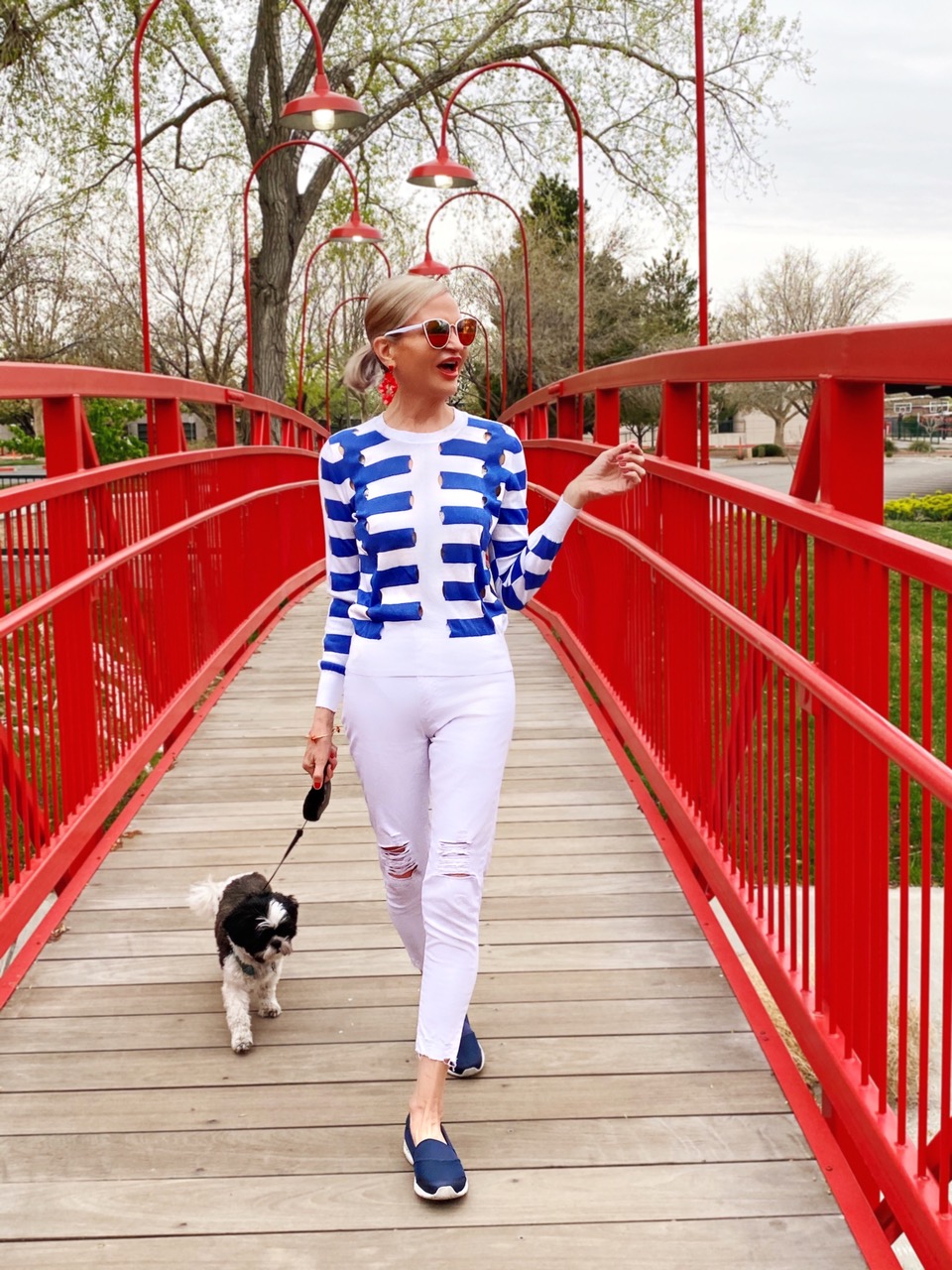 Lifestyle Blogger, Jamie Lewinger of More Than Turquoise, strolling in the Easy Spirit TWIST