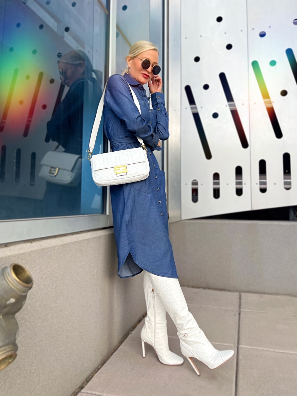 Lifestyle Influencer, Jamie Lewinger of More Than Turquoise in Universal Standard Perfect Chambray tie waist shirtdress