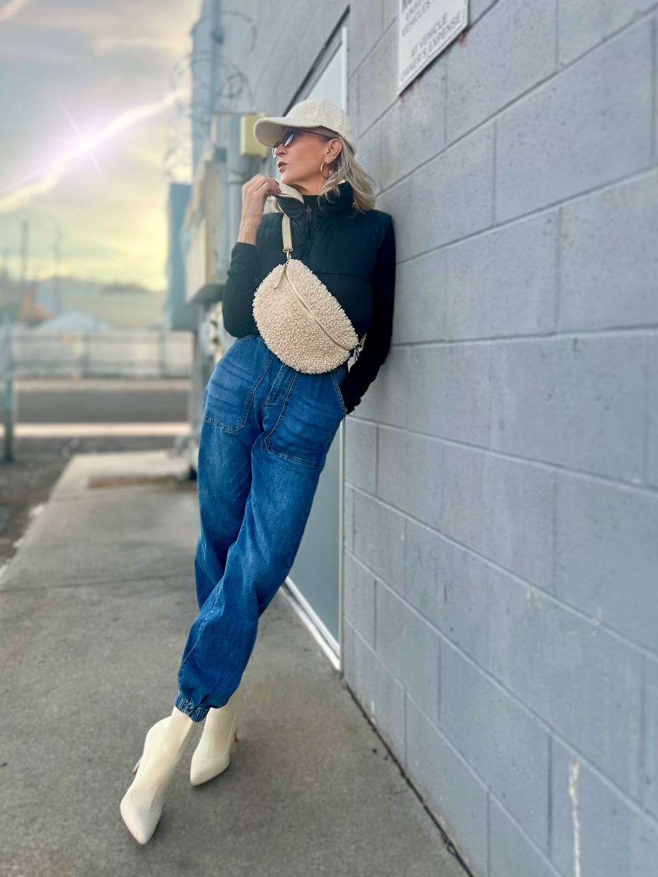 Lifestyle Influencer, Jamie Lewinger of More Than Turquoise wearing the ComfortDenim Drawstring Jean Trouser from Universal Standard 
