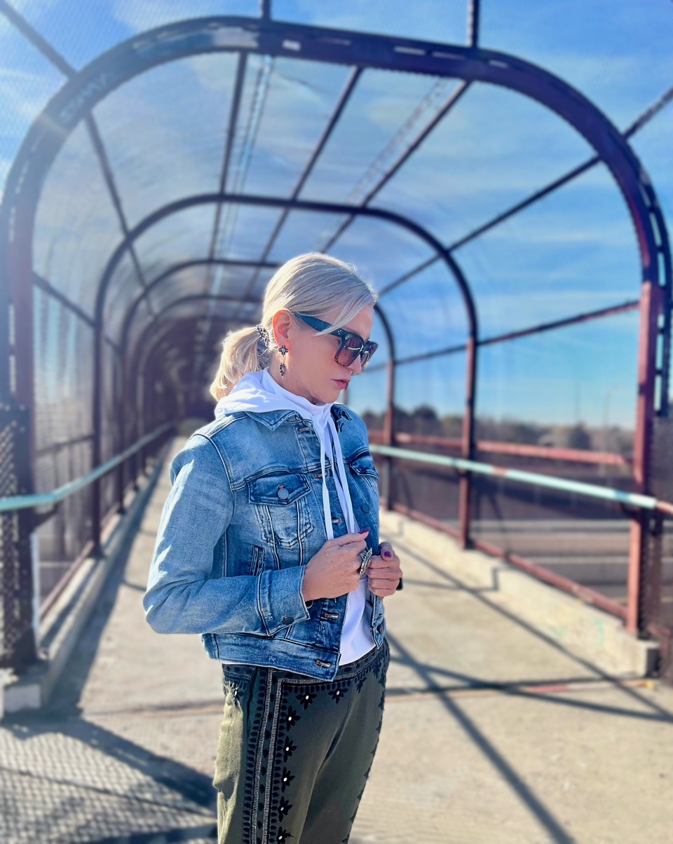 Lifestyle Influencer, Jamie Lewinger of More Than Turquoise wearing the Kelsey Denim  Jacket from Universal Standard 