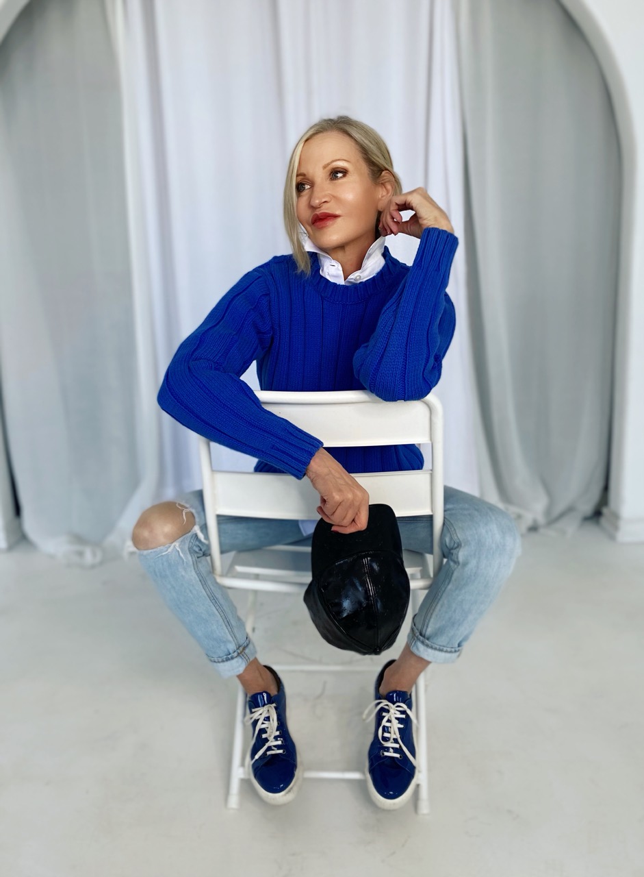 Lifestyle Influencer, Jamie Lewinger of More Than Turquoise, wearing Derek Lam sweater rented from Armoire
