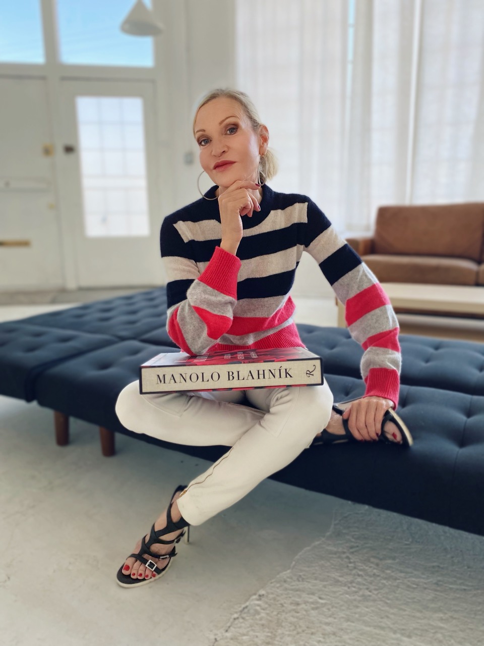 Lifestyle Influencer, Jamie Lewinger of More Than Turquoise, wearing Rag and Bone sweater rented from Armoire