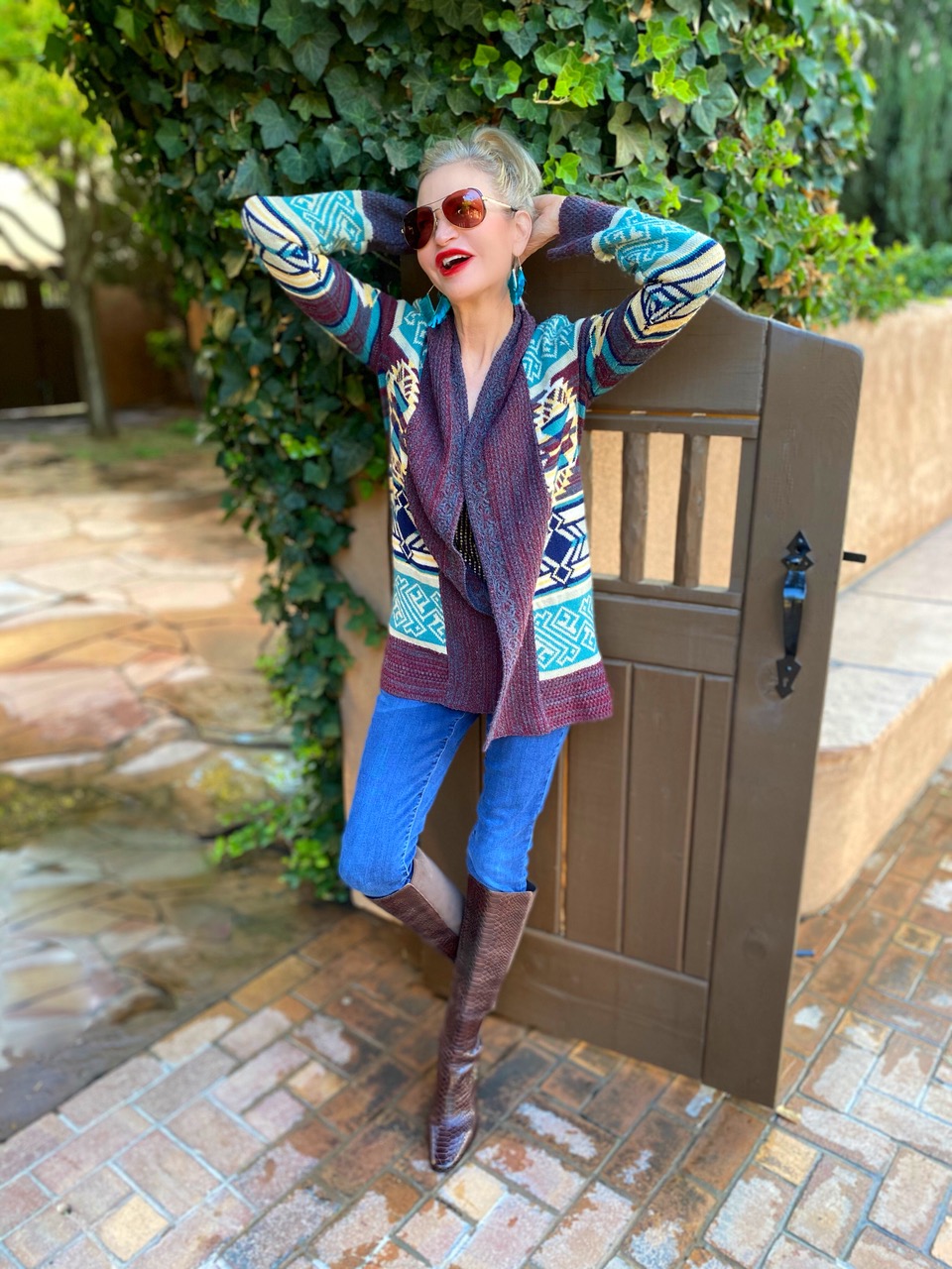 Lifestyle Influencer, Jamie Lewinger of More Than Turquoise, wearing sweater from ThredUp