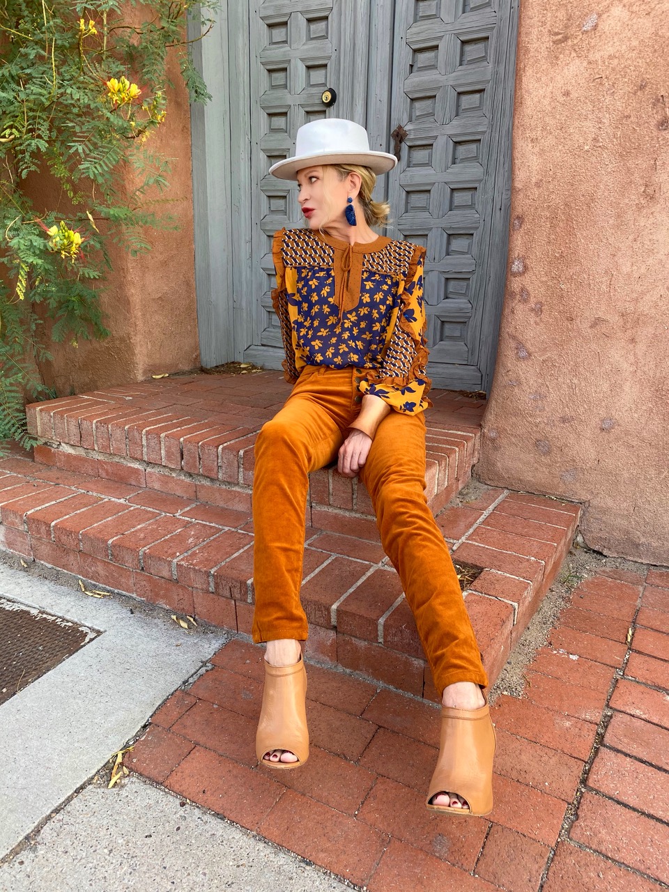 Lifestyle Influencer, jamie Lewinger of More Than Turquoise, wearing Cabi's Harmony Blouse 