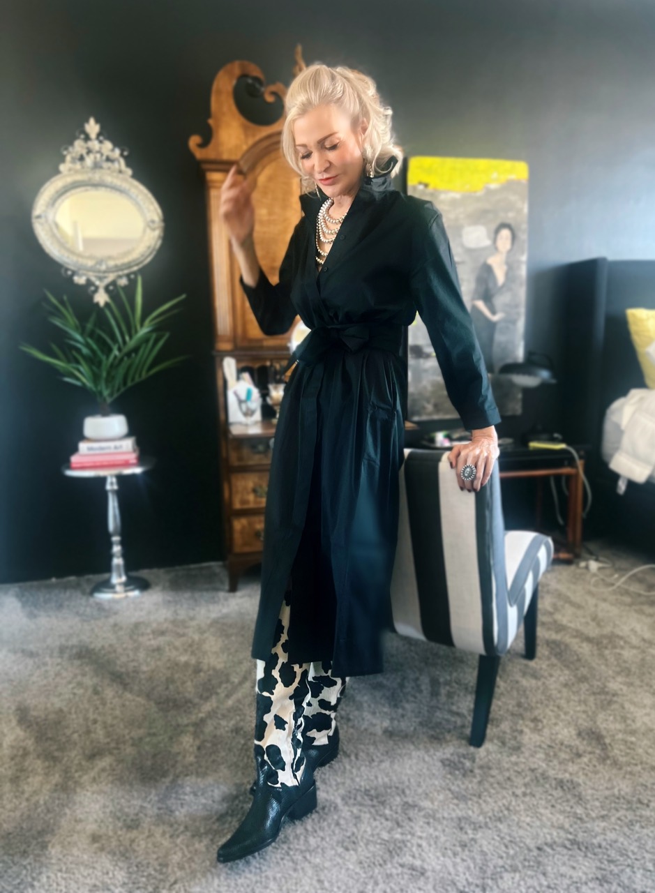 lifestyle influencer, Jamie Lewinger of More Than Turquoise wearing Black Label topper dress from chico's 