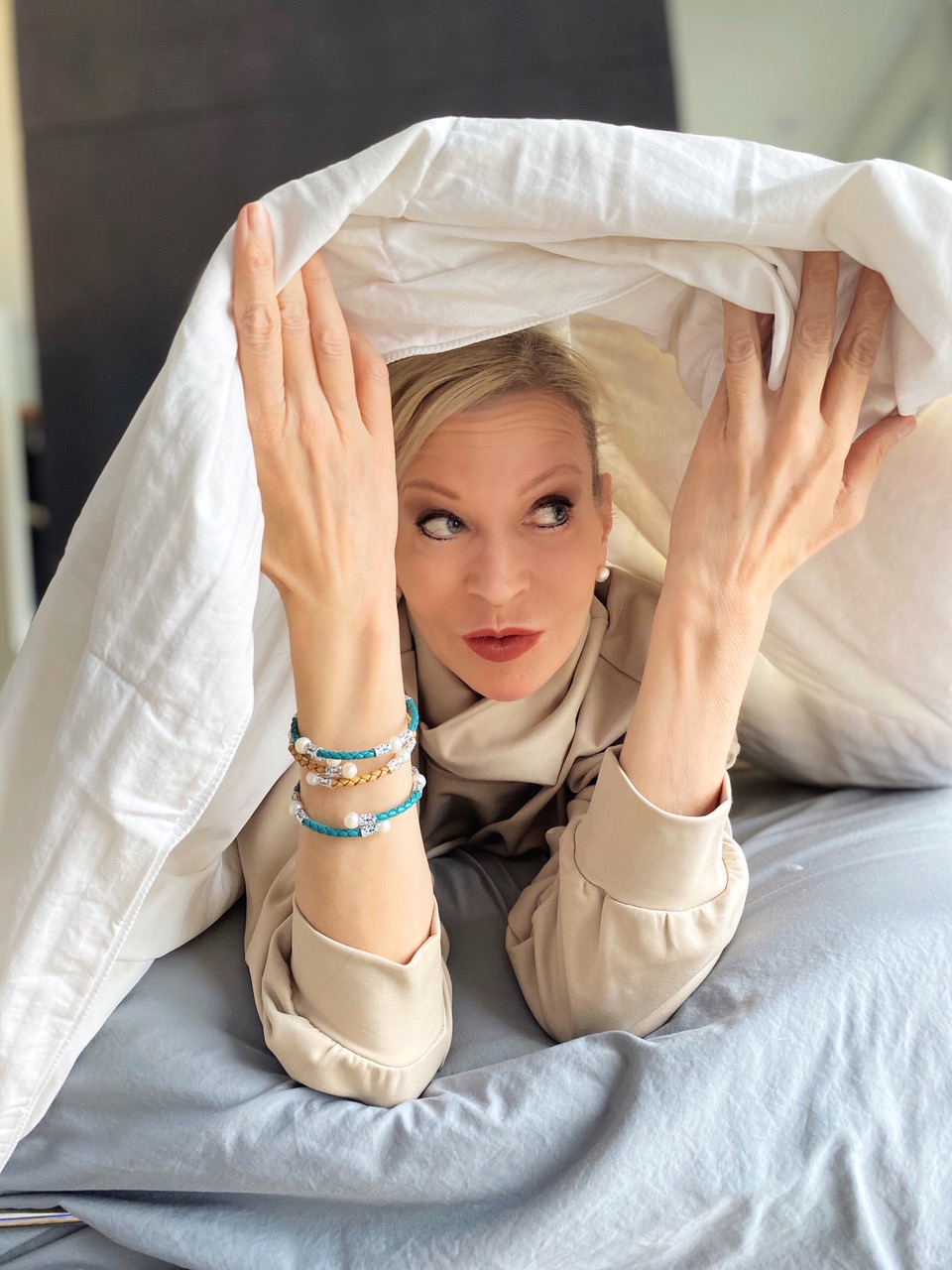 Lifestyle Influencer, Jamie Lewinger of More Than Turquoise wearing the Teton Mountaineering Bracelet from Pearls by Shari