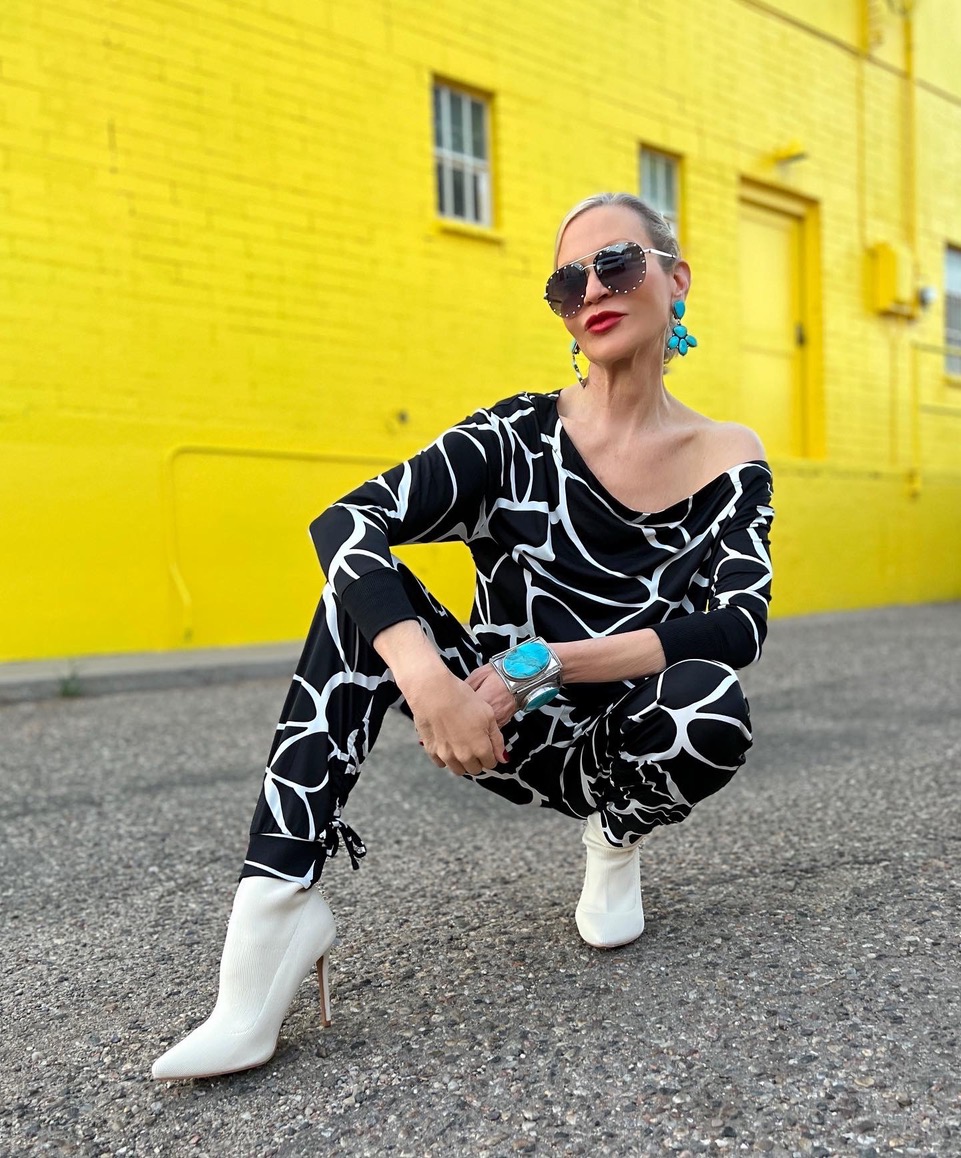 Lifestyle Influencer, Jamie Lewinger of More Than Turquoise wearing Coldesina Giraffe top and bottom 