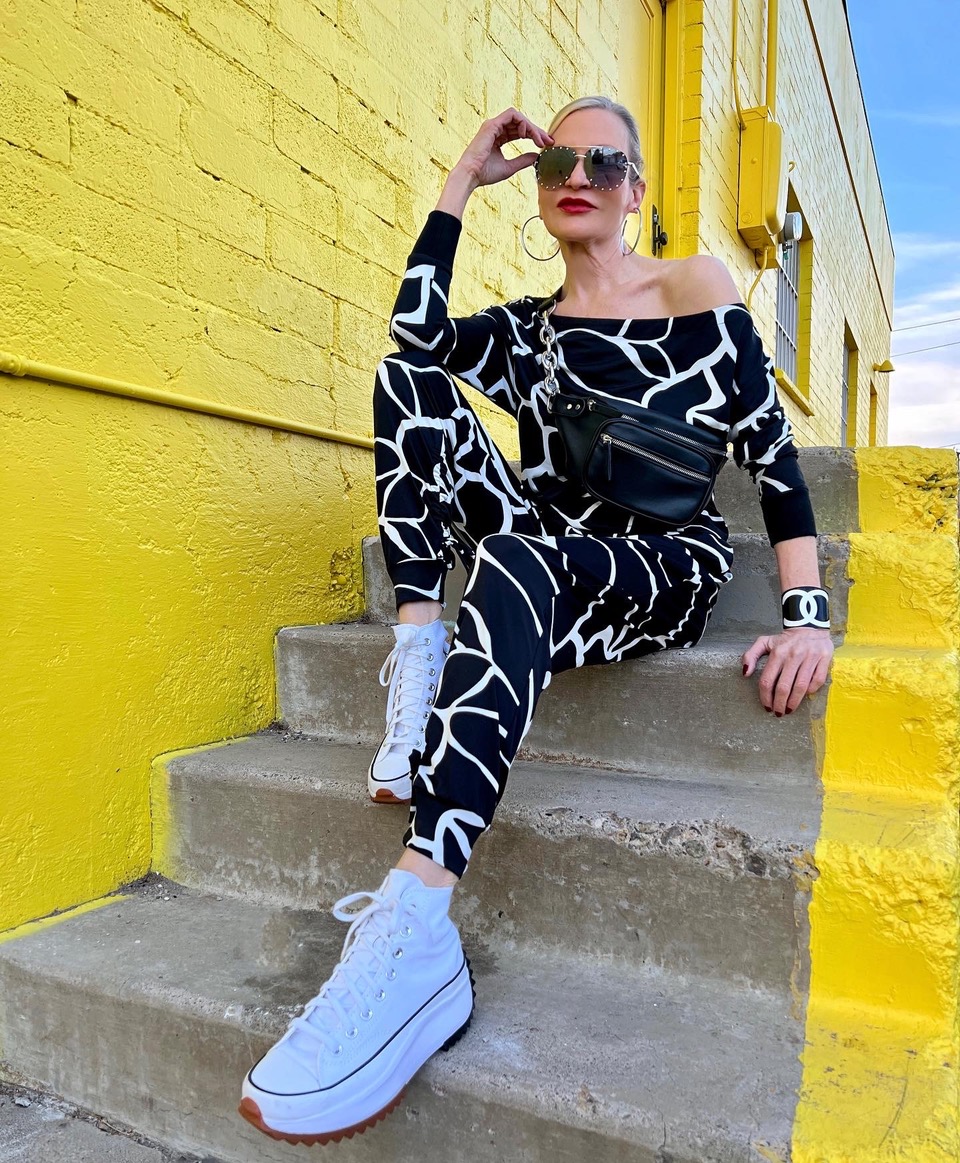 Lifestyle Influencer, Jamie Lewinger of More Than Turquoise wearing Coldesina Giraffe  with Converse sneakers 
