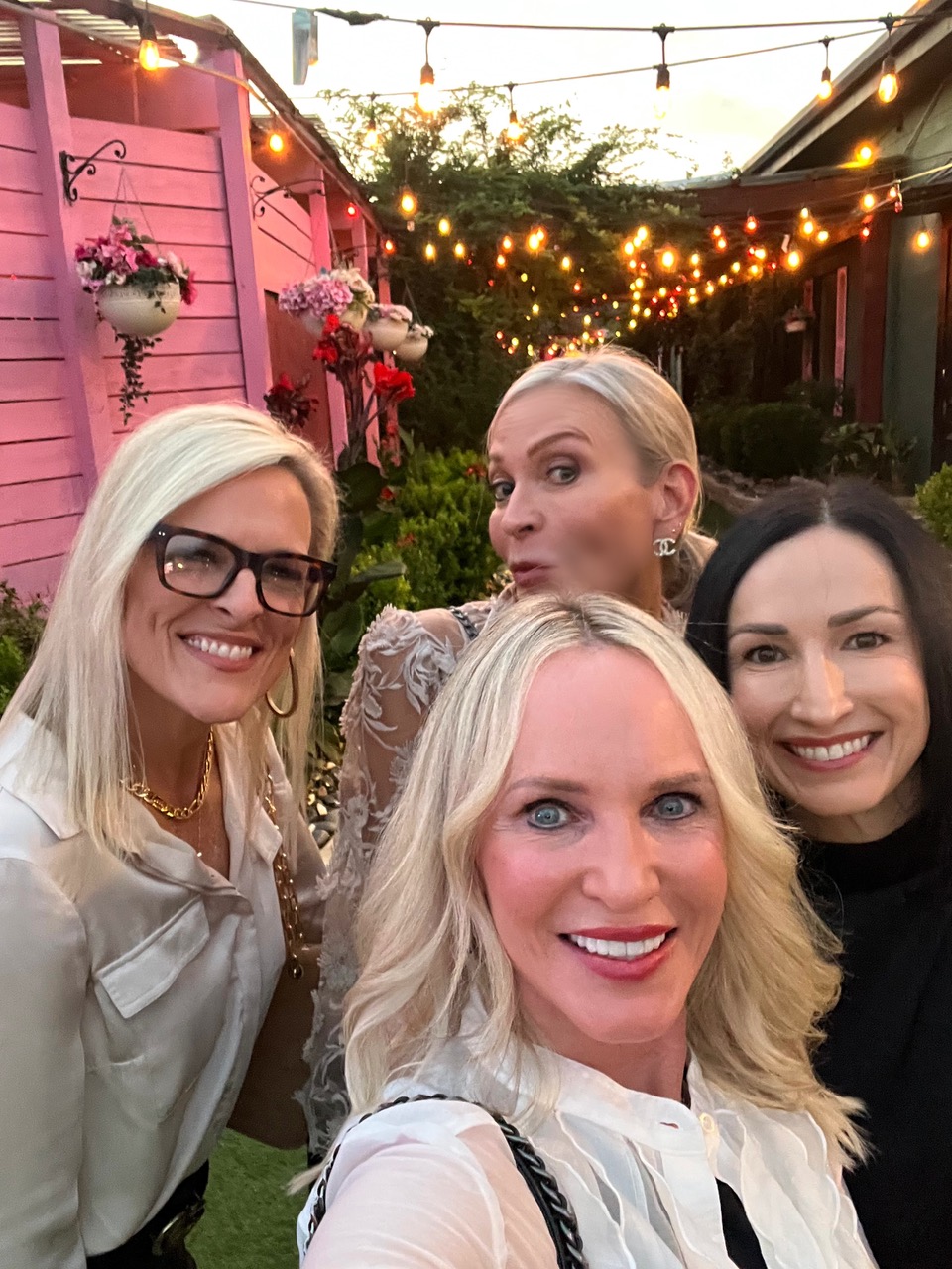 Lifestyle Influencer, Jamie Lewinger of More Than Turquoise with fellow influencers at PR event 