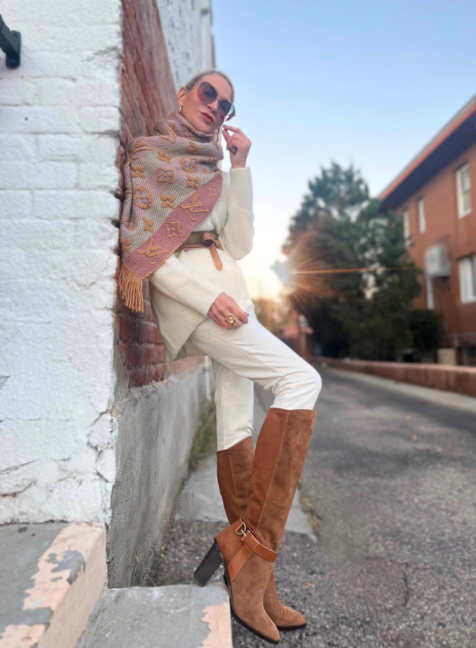 Lifestyle influencer, Jamie Lewinger of More Than Turquoise wearing Donald Pliner Taylor boots 