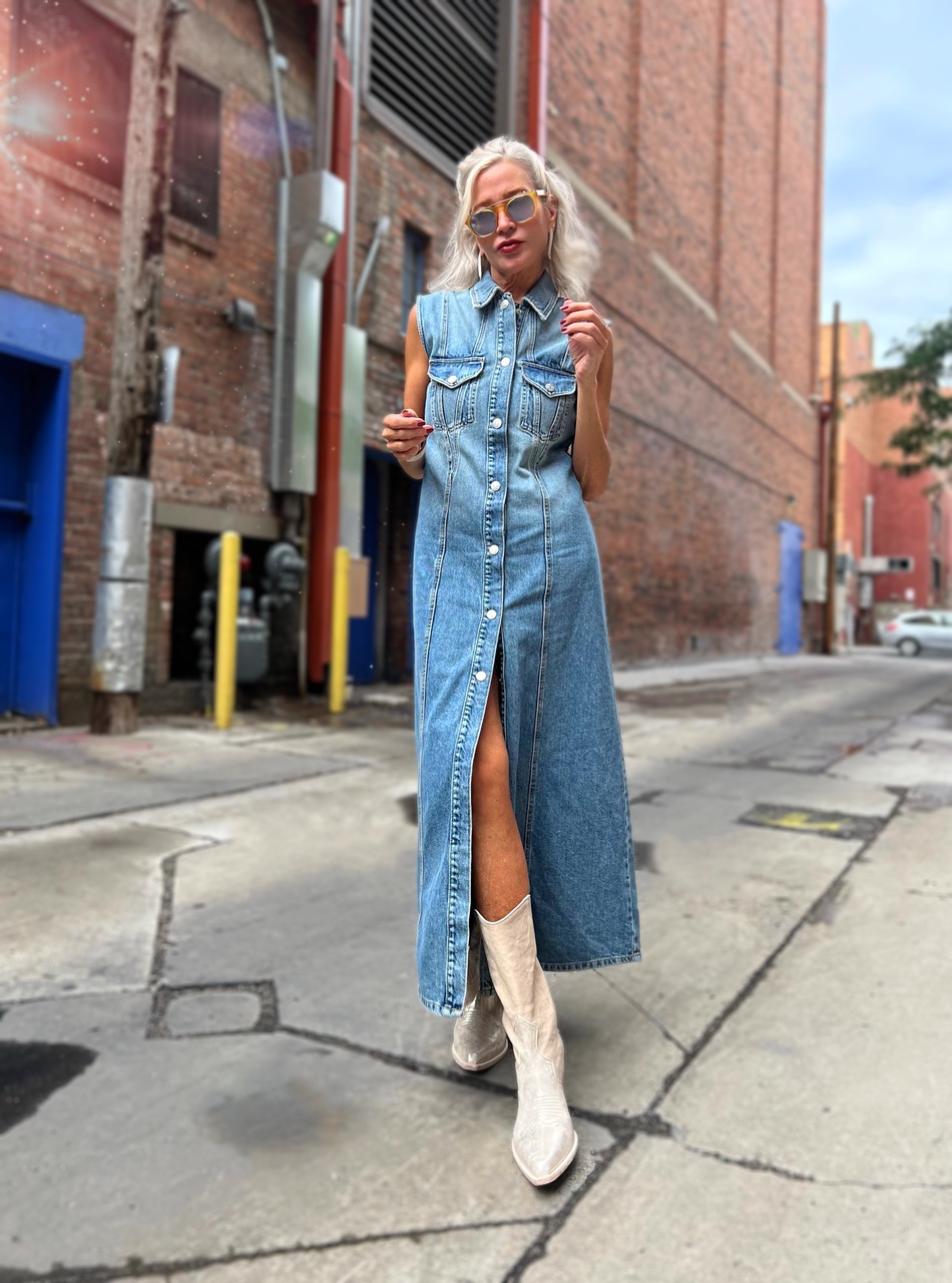Lifestyle Influencer, Jamie Lewinger of More Than Turquoise wearing the FAYA boot from Donald Pliner 