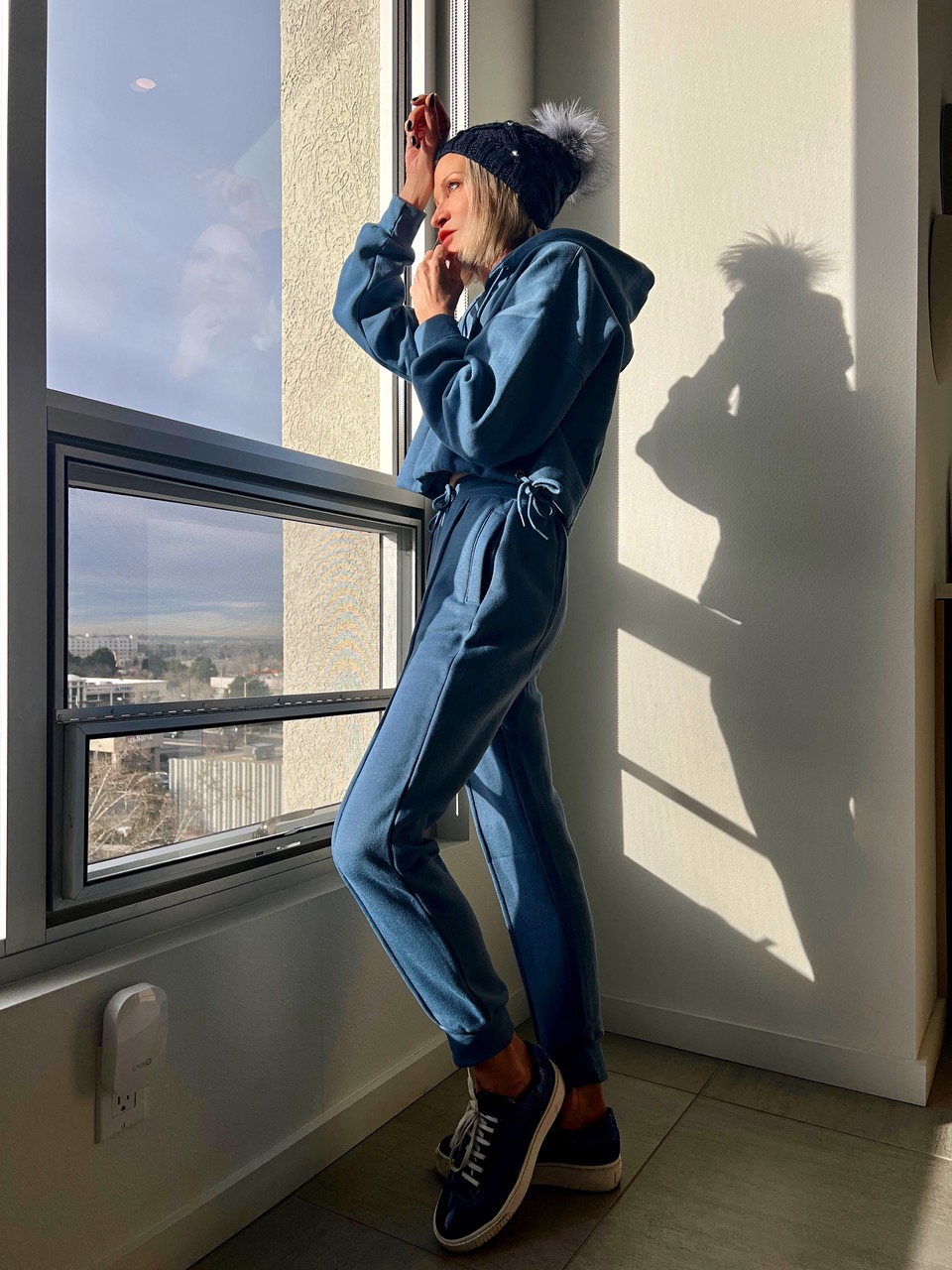 Lifestyle Influencer, Jamie Lewinger of More Than Turquoise, wearing dusty blue boxy cuffed loungewear set - Cailleigh