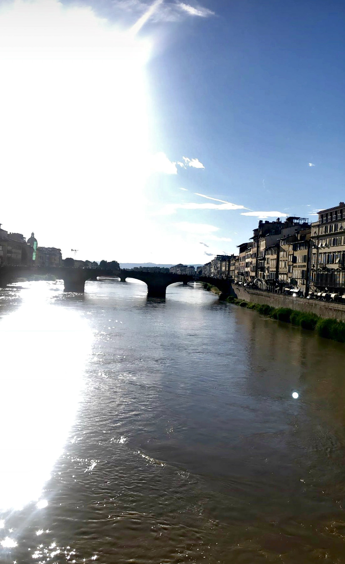 lifestyle blogger, Jamie Lewinger, arno river in florence italy