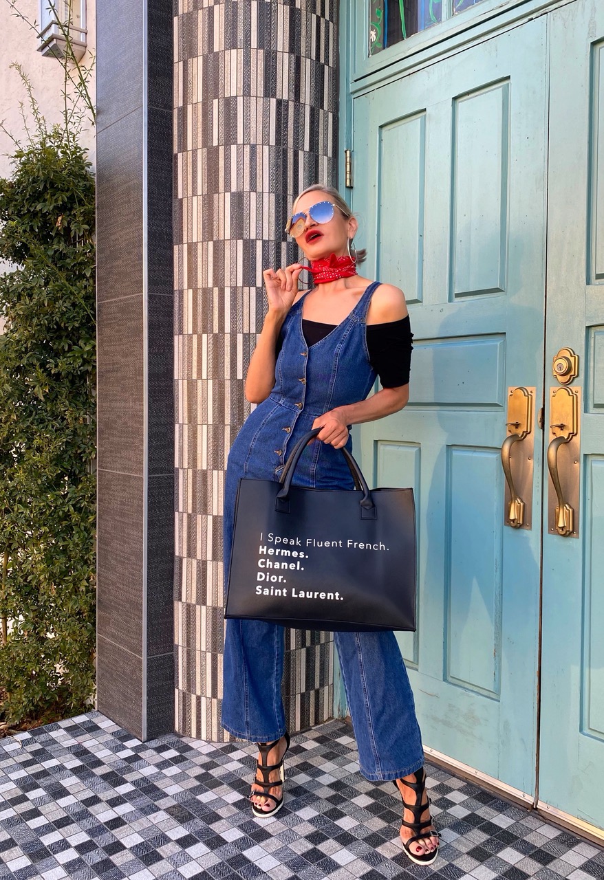 Lifestyle Influencer, Jamie Lewinger of More Than Turquoise with Modern Vegan Tote from Los Angeles Trading Company