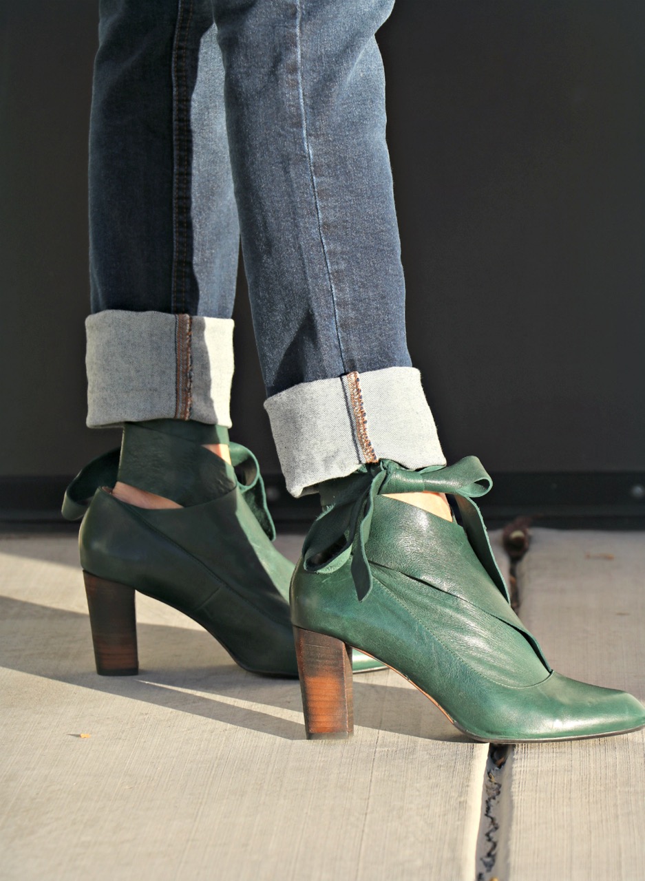 Lifestyle Blogger, Jamie Lewinger of More Than Turquoise, wearing green wrap boots from YOOX