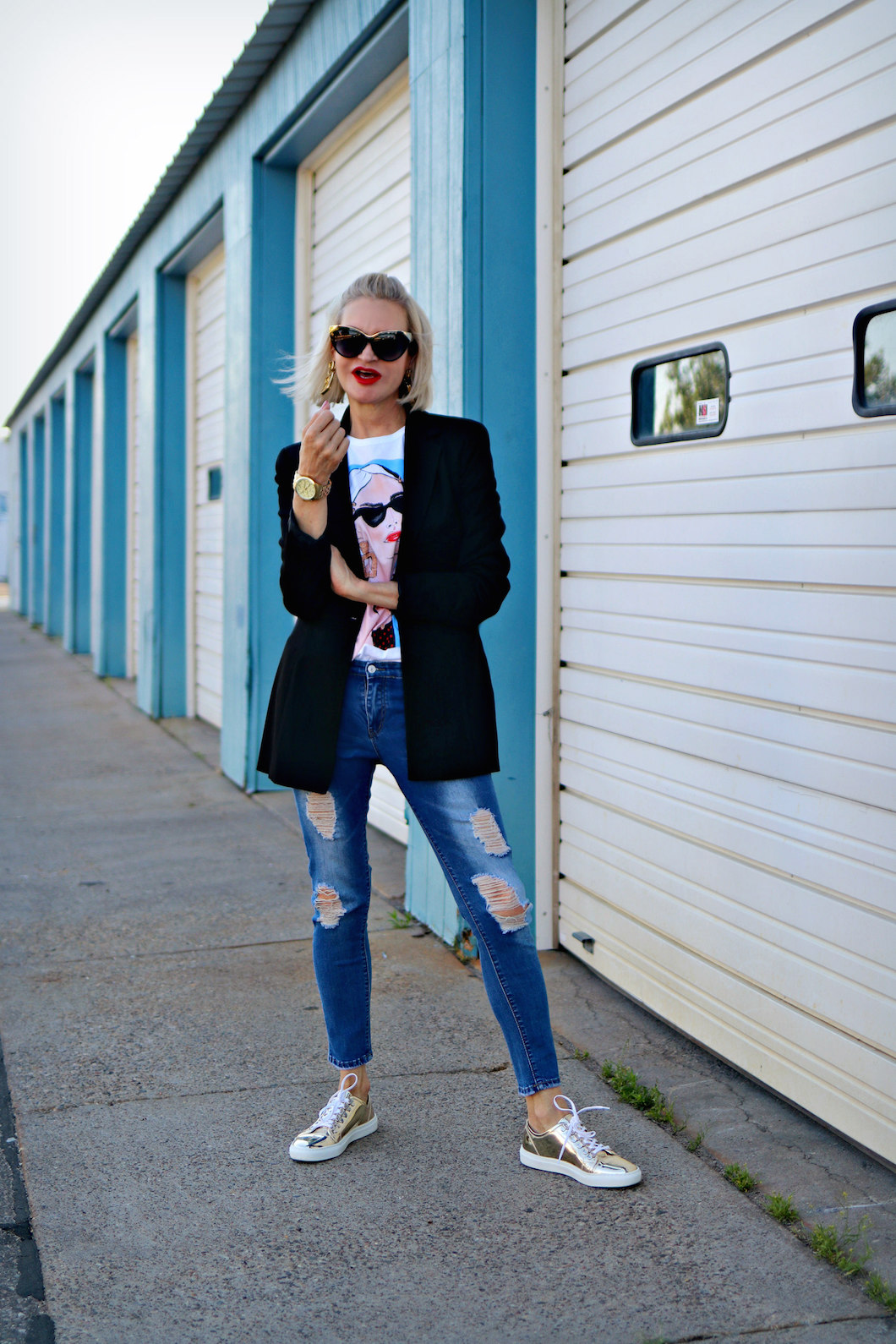 Lifestyle Blogger, Jamie Lewinger of More Than Turquoise, wearing graphic tee shirt from Zara