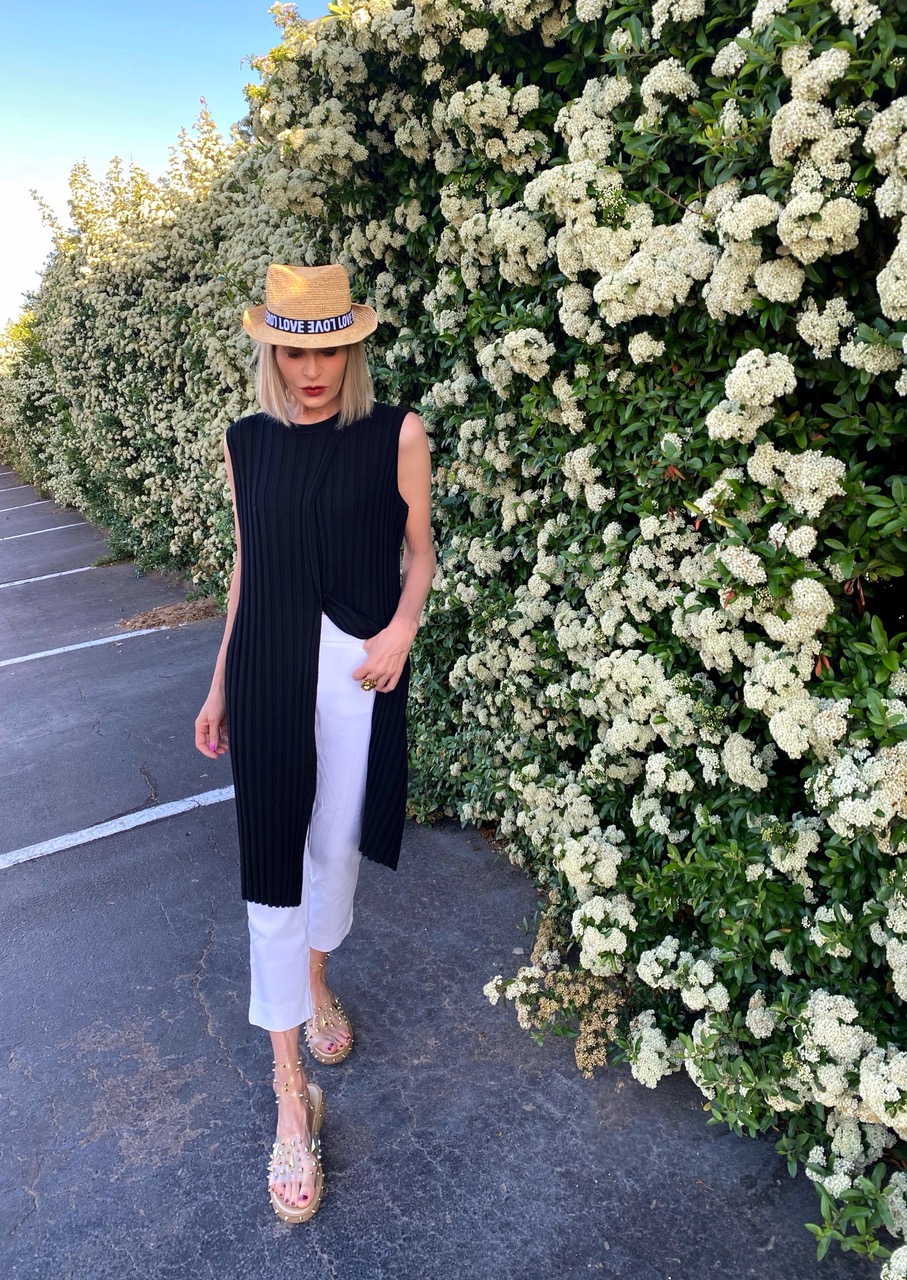 Lifestyle Influencer, Jamie Lewinger of More Than Turquoise, earring the Essential Hat LOVE from Anya & Niki