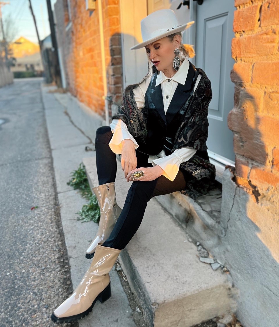 Lifestyle Influencer, Jamie Lewinger of More Than Turquoise, wearing Lattelier stitched vest and boots 