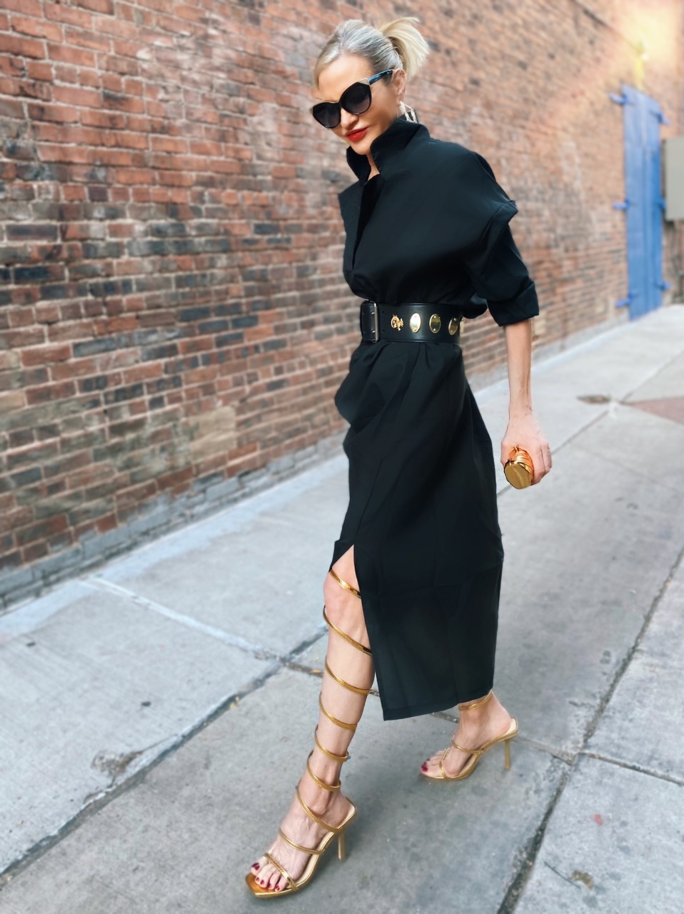 Lifestyle Influencer, Jamie Lewinger of More Than Turquoise wearing Amazon shirt dress in Black 
