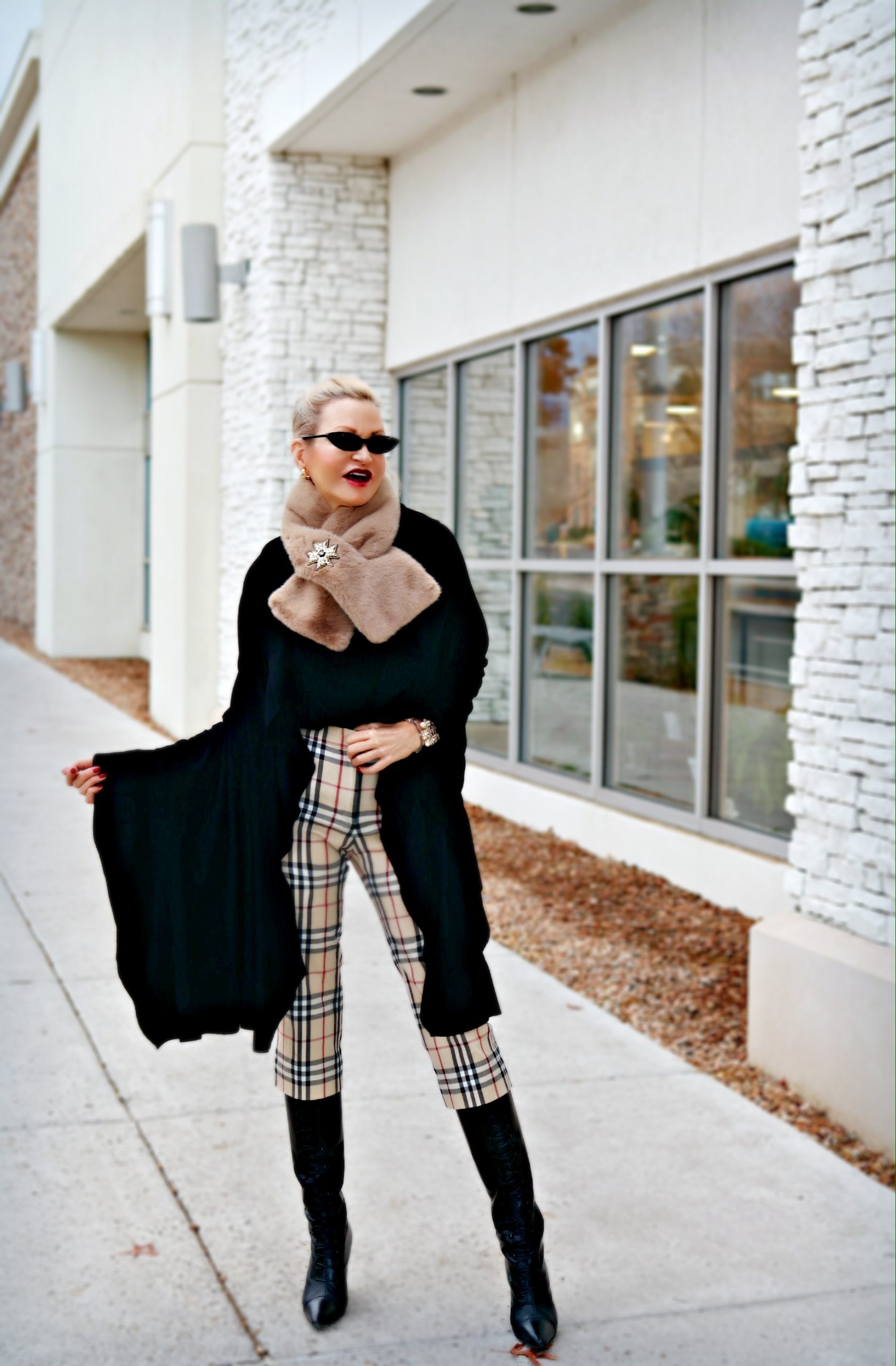 style Influencer, Jamie Lewinger of More Than Turquoise , wearing faux-fur pull-through scarf from Chico's 