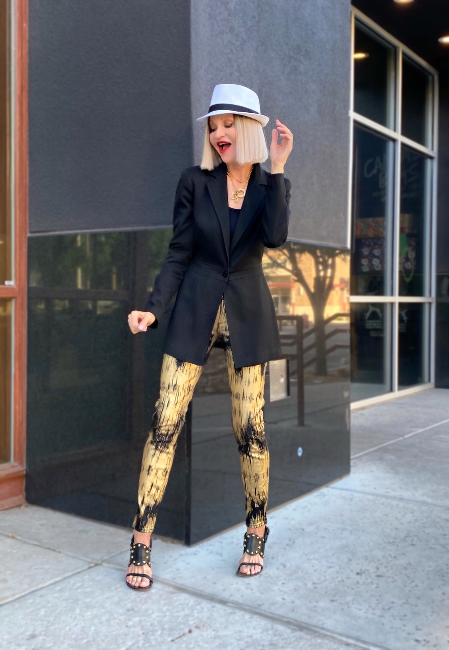 Lifestyle Influencer, Jamie Lewinger of More Than Turquoise, wearing Guess metallic jeans