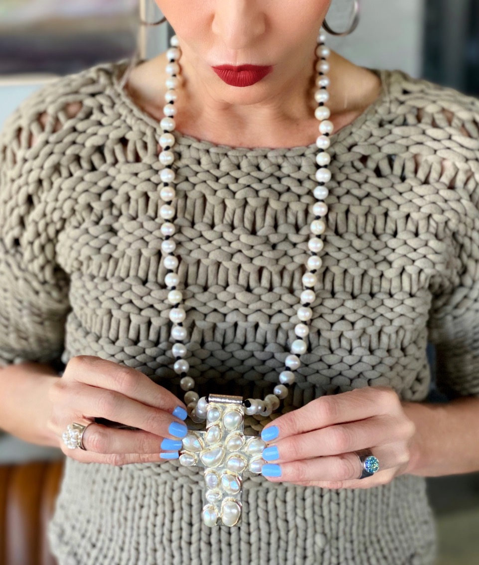 Lifestyle Influencer, Jamie Lewinger of More Than Turquoise wearing Julie Miles pearl and druzy rings